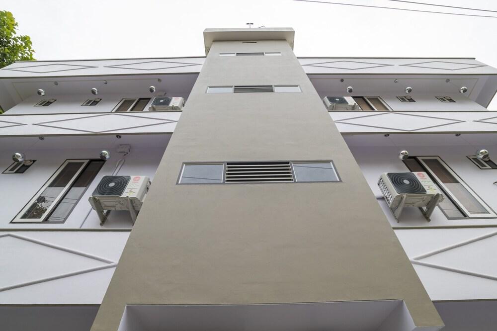 بلو بيل أيربورت هوتل المنطقة الخارجية