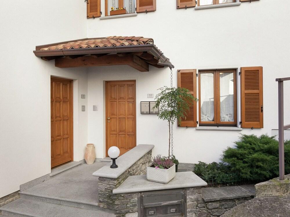 Simplistic Apartment in Consiglio di Rumo With Fenced Garden Exterior