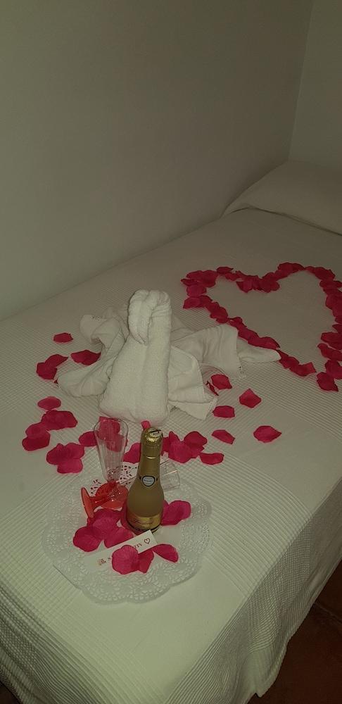 بنجالوز تودوك - للبالغين فقط أخرى