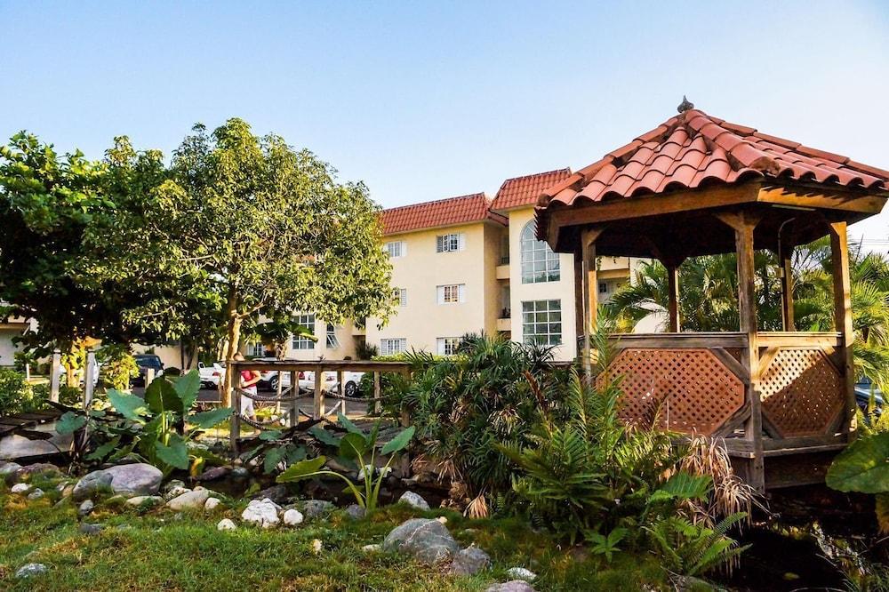 كنجستون جيست أبارتمنت آت بلانتيشن سبرينجز تفاصيل الفندق من الداخل