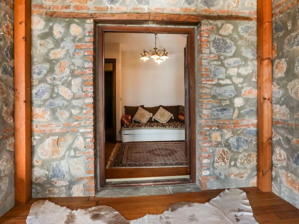 لافيش هوليداي هوم إن بيلا ويذ هوت توب منطقة الاستقبال