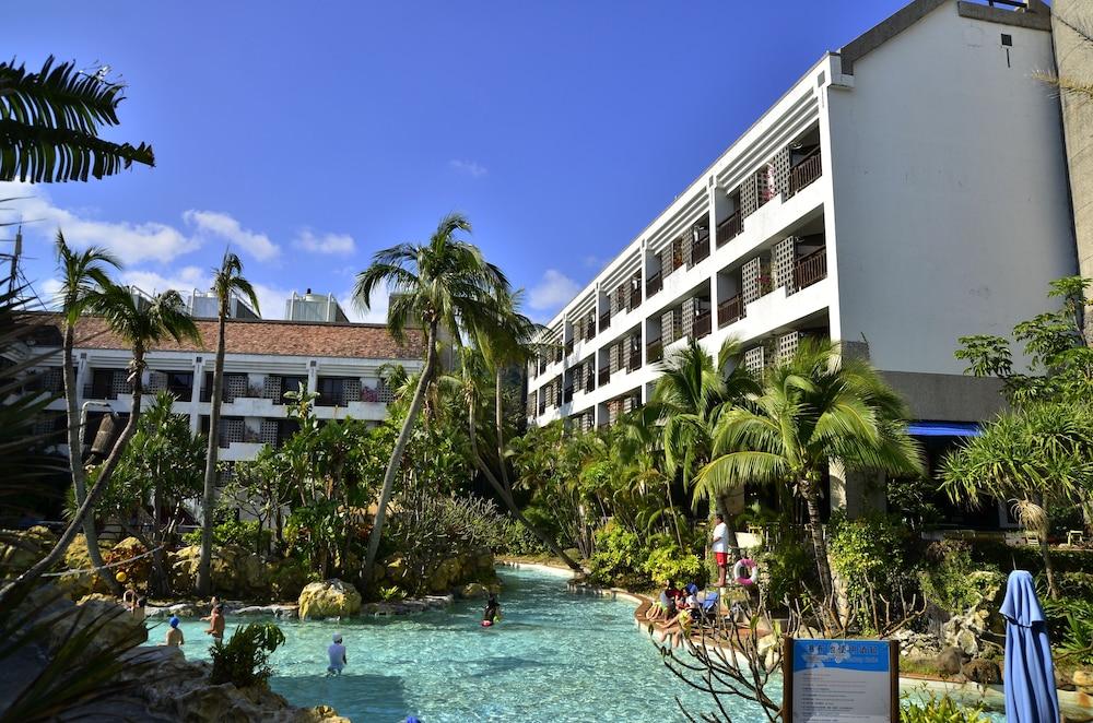YoHo Beach Resort Property Grounds