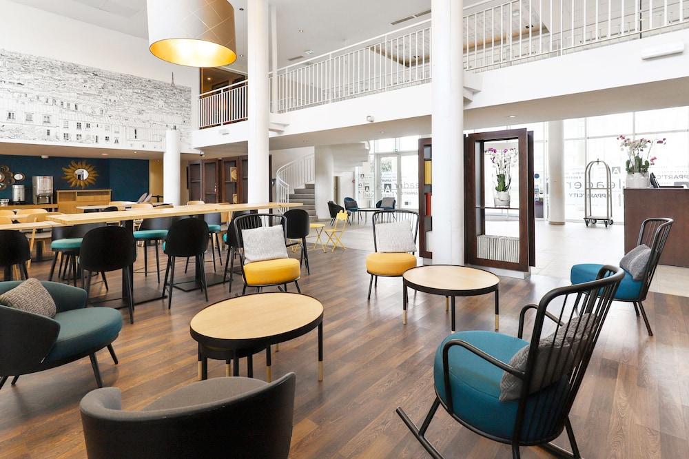 أبارت سيتي كونفور مارن لا فاليه فال ديوروب منطقة الجلوس في الردهة