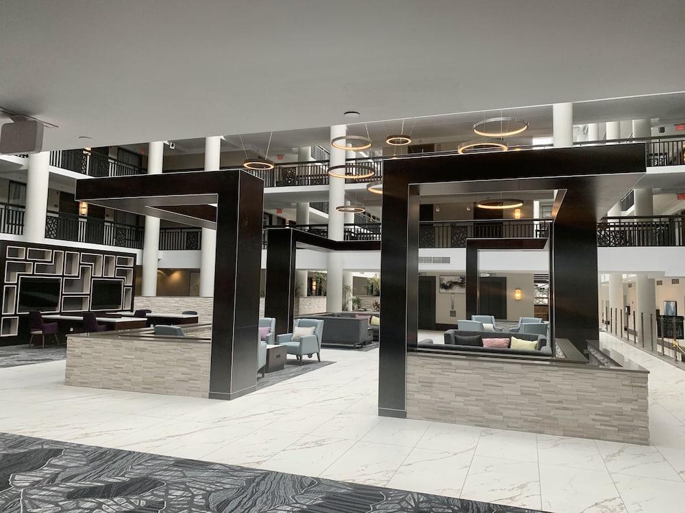 Embassy Suites Syracuse Lobby