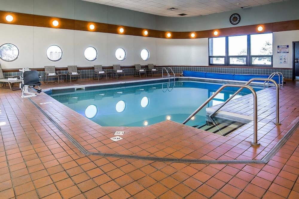 جارنر هوتل بات ساوث إيست باي آيتش جي حمام سباحة مغطى