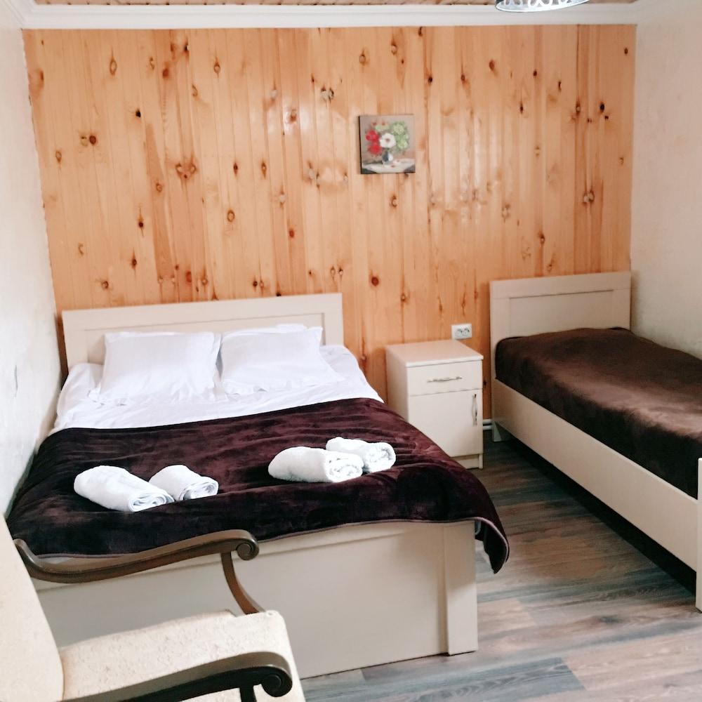 Manoni's Guesthouse Room