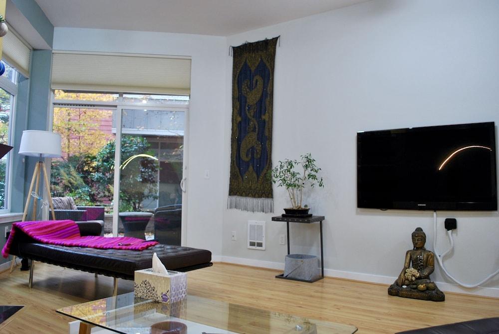 ويل أبوينتيد آند مودرن بلس باركينج غرفة