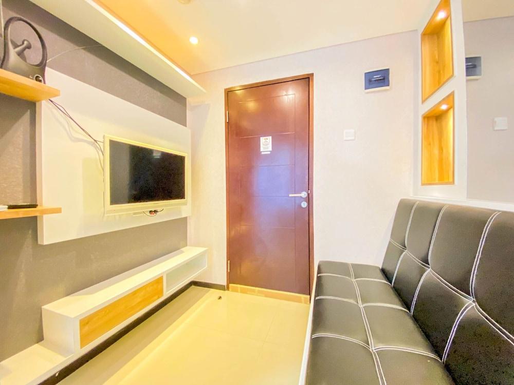 Cozy & Homey 1BR at Gateway Pasteur Apartment Room