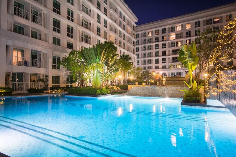 The Orient Resort and Spa by Happy Host Waterslide