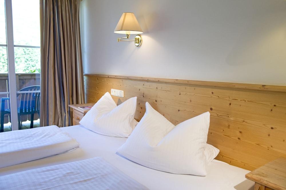 فيرين هوتل ألبينهوف غرفة