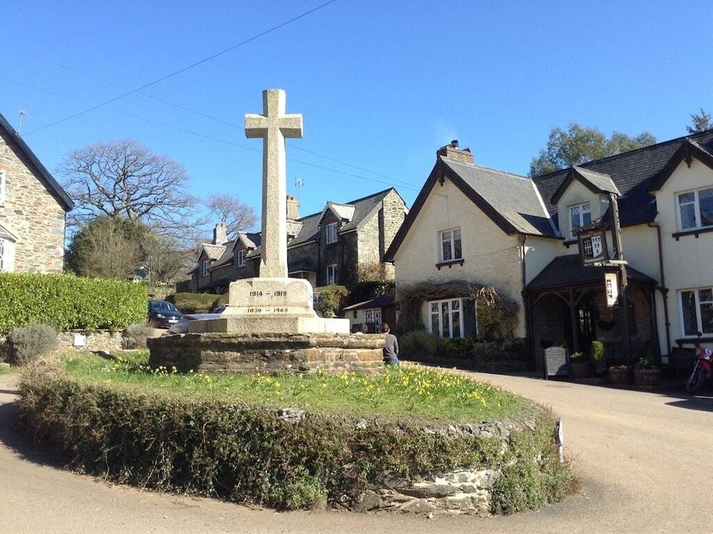 The Durant Arms Exterior