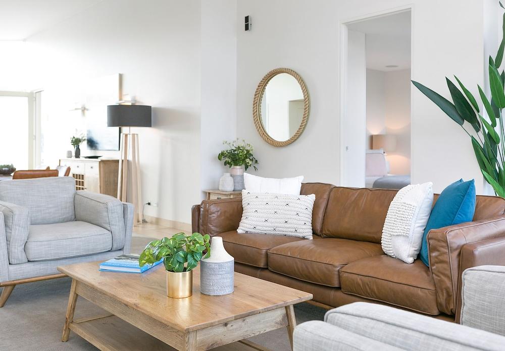 Sullivans Cove Apartments