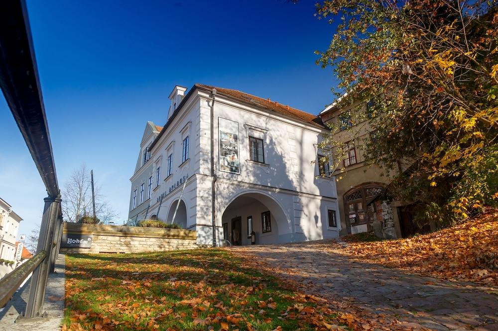 Aplaus Exterior
