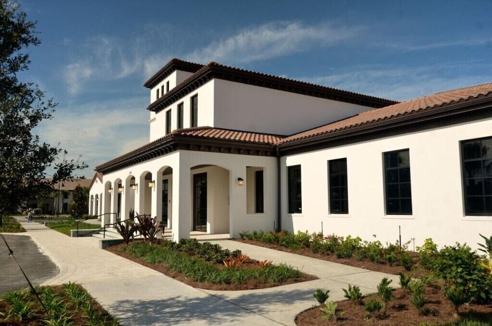 9005rs Luxury 6 Bed Villa With Pool Exterior