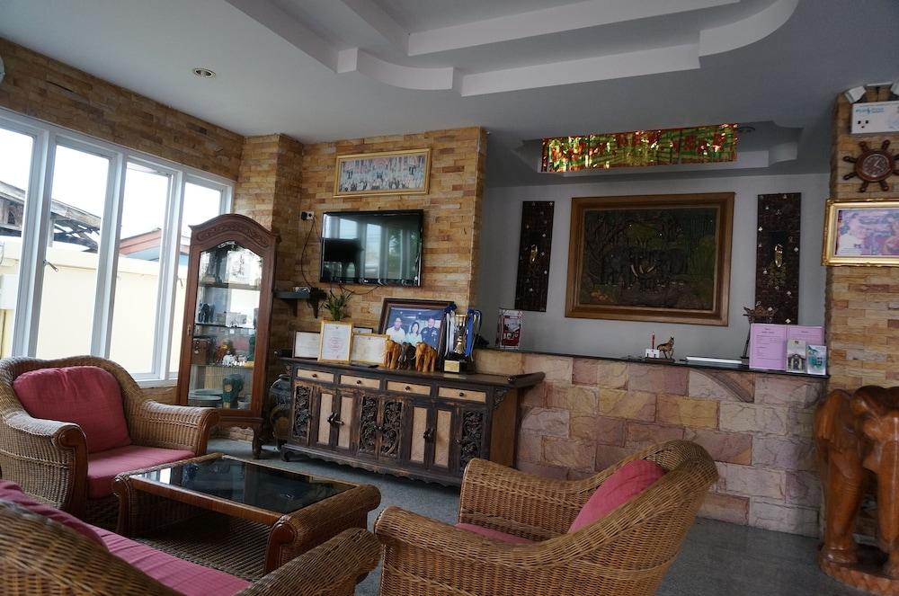 Iyara Hua Hin Lodge Lobby Sitting Area