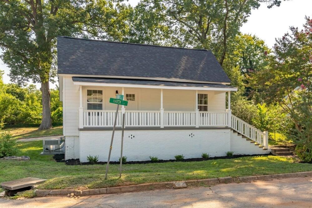 2 Hatch St Exterior