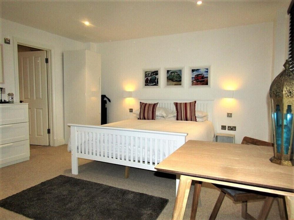 Stylish Private Double En-suite - 1 Room