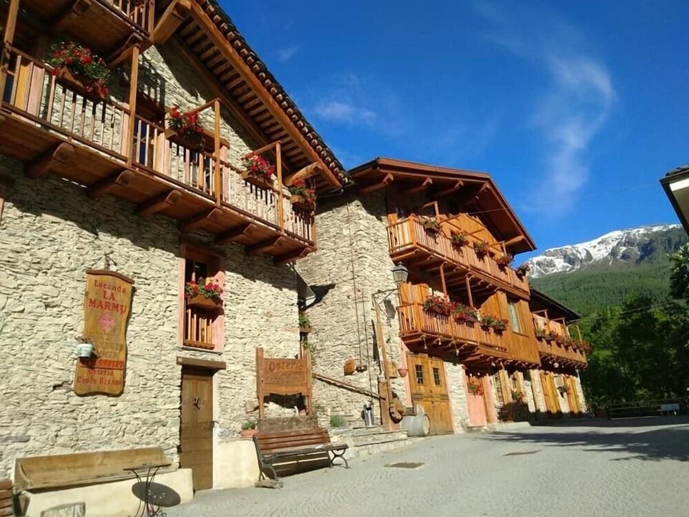 Albergo Diffuso La Marmu Exterior