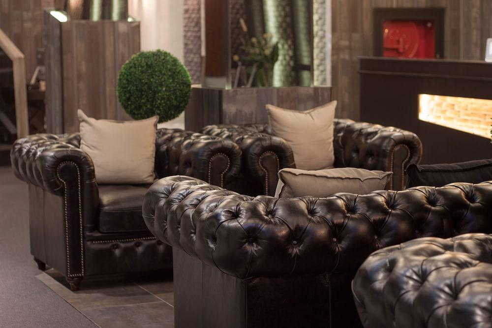 S Hadyai Hotel Lobby Sitting Area