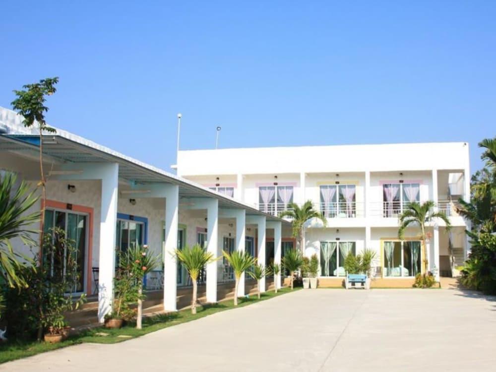 Baan Chomjan at Suanphung Featured Image