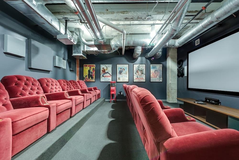 غورجس 1 بد روم إن هيستوريك بيلدينج، داون تاون غرفة الألعاب