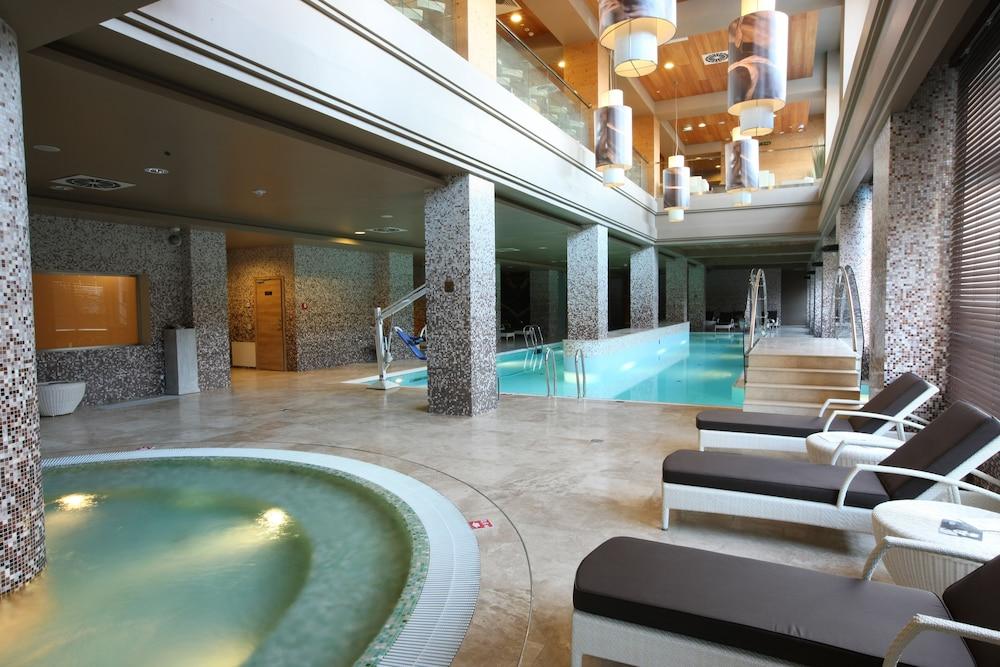 بوليانا 1389 هوتل آند سبا حمام سباحة مغطى