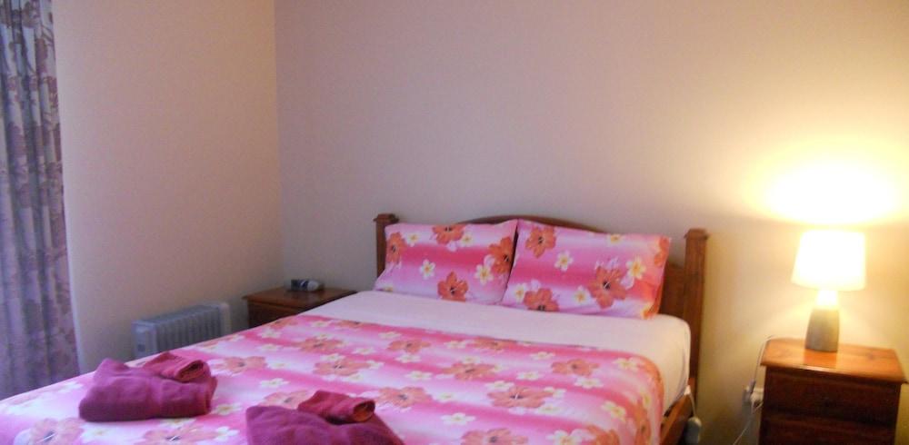 Summer's Rest Units Room