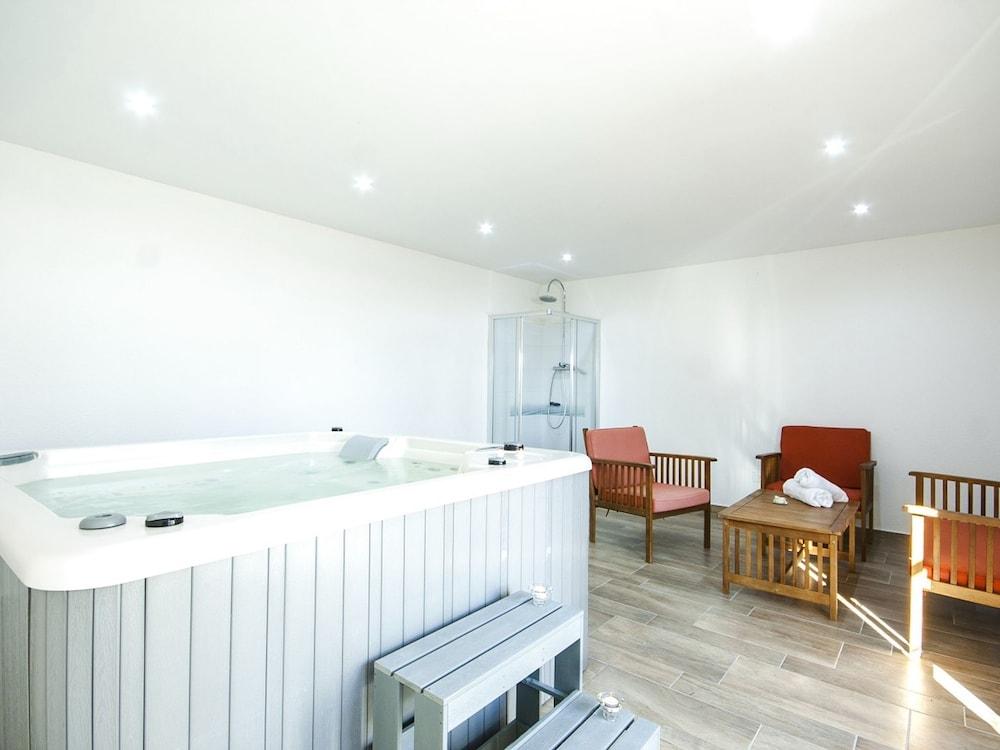 Charming Villa in Grožnjan With Swimming Pool Spa