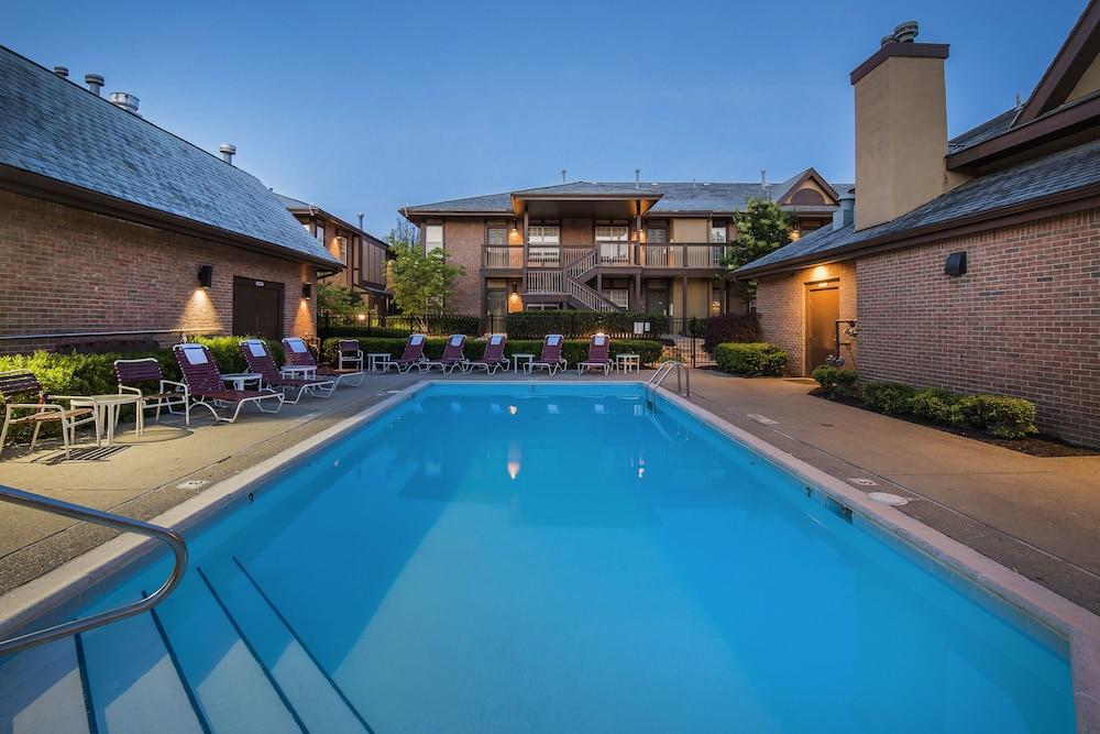 كلوفرليف سويتس  كولومبوس - دوبلين حمام سباحة مكشوف