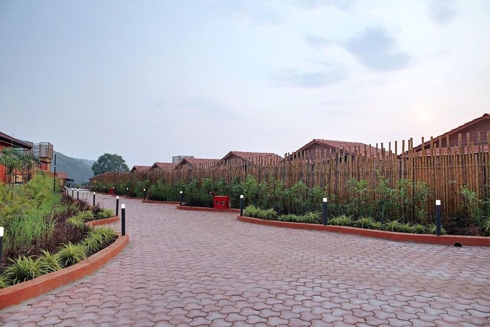 Statue Of Unity Tent City Exterior
