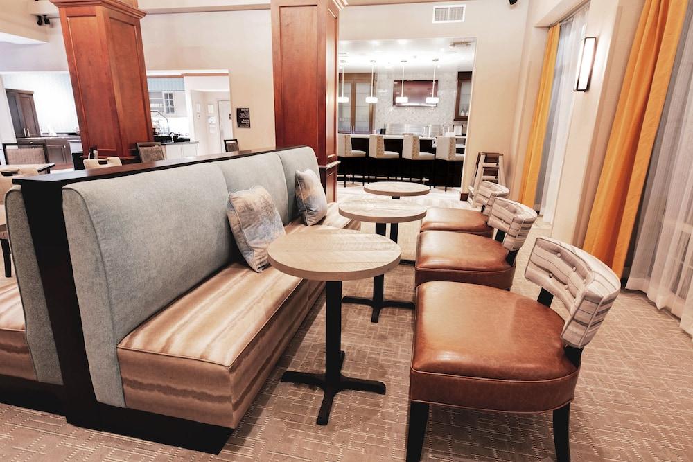 هوم وود سويتس باي هيلتون لورانسفيل دولوث منطقة الجلوس في الردهة