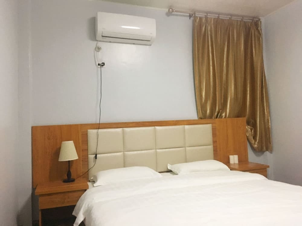 Pacific Islander Inn Room