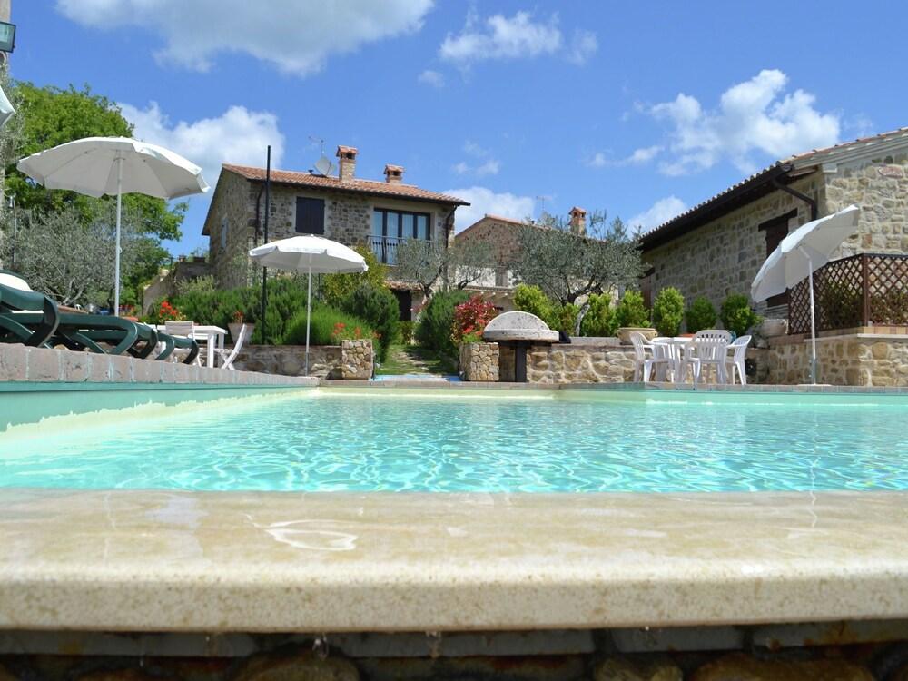 Quaint Cottage in Collazzone With Swimming Pool Exterior