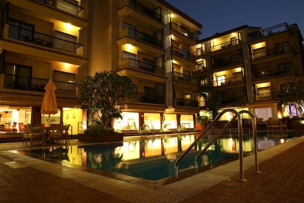 Deltin Suites Outdoor Pool