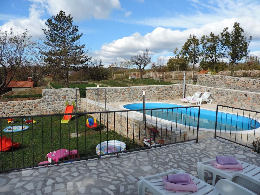 Holiday Home Voloder Property Grounds