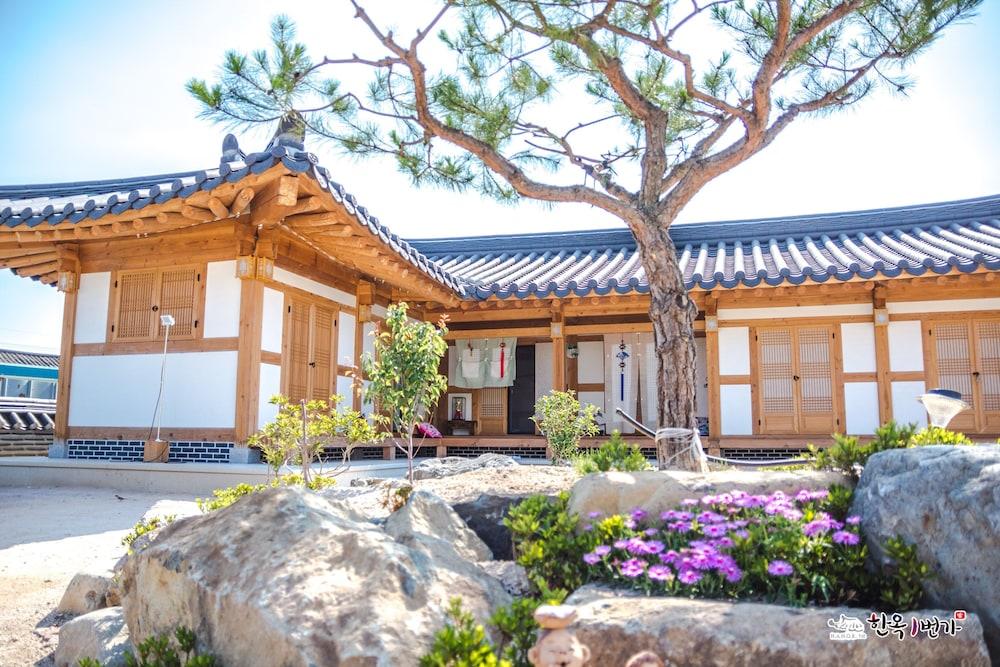 Gyeongju Hanok1st Property Grounds