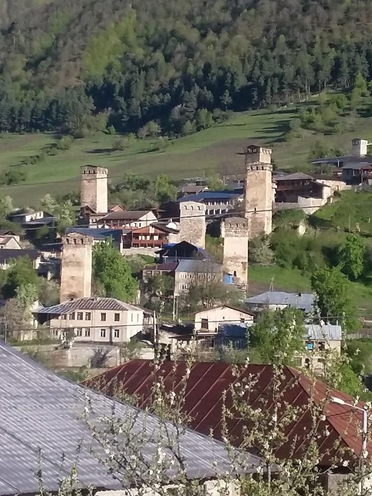 Manoni's Guesthouse Aerial View