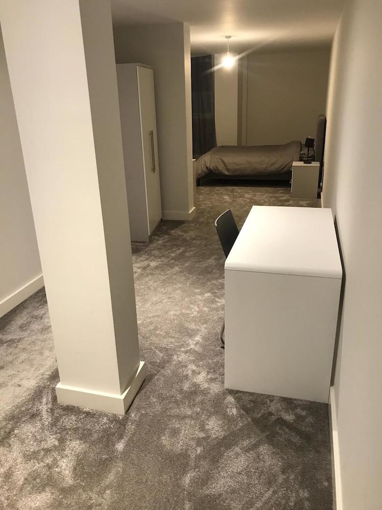 2 بد روم لاكشري أبارتمنت إن ليسيستر غرفة