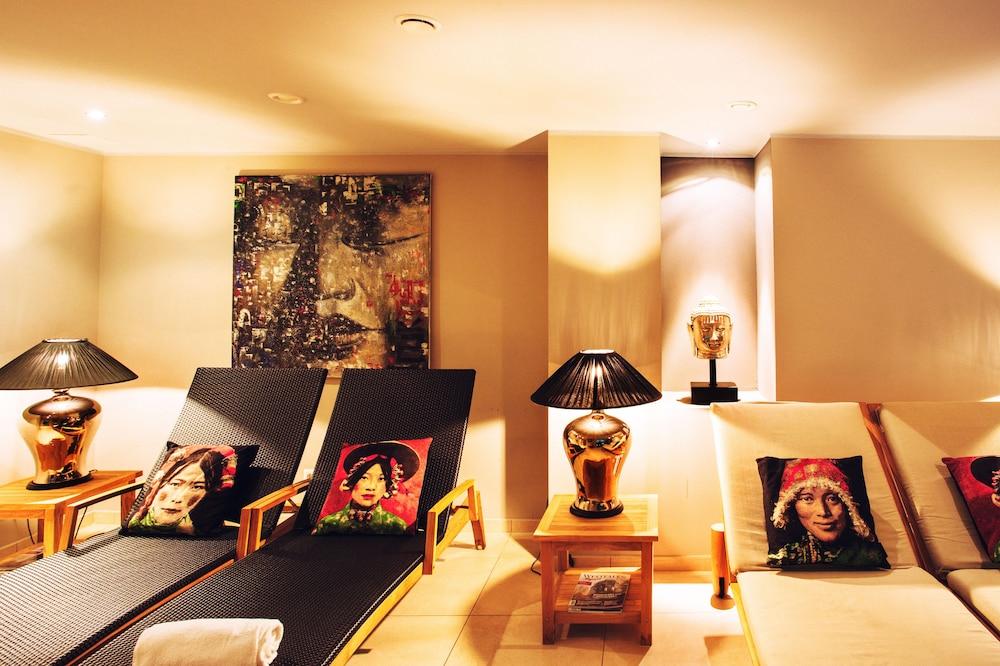 دير ليبيشي هوف حمام سباحة مغطى