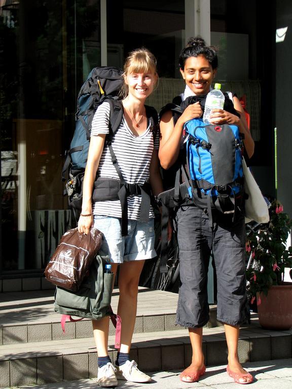 بي آند بي بنزيون هادوكاتي مورا أخرى