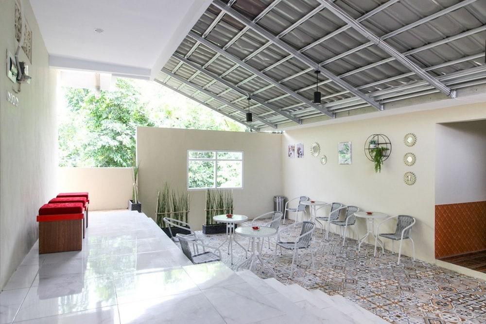 ريد دورز نير جوغجا كيمبالي مونيومينت 3 تفاصيل الفندق من الداخل