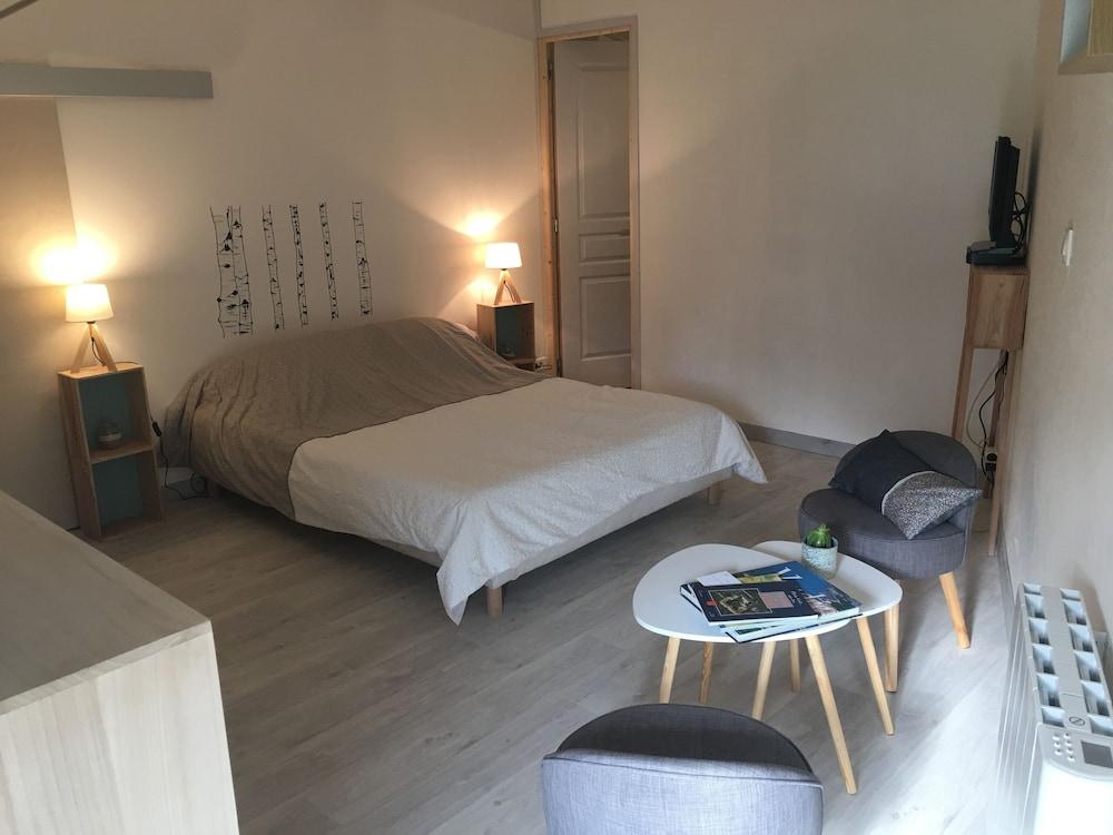 Chambres d'Hotes la Source Featured Image