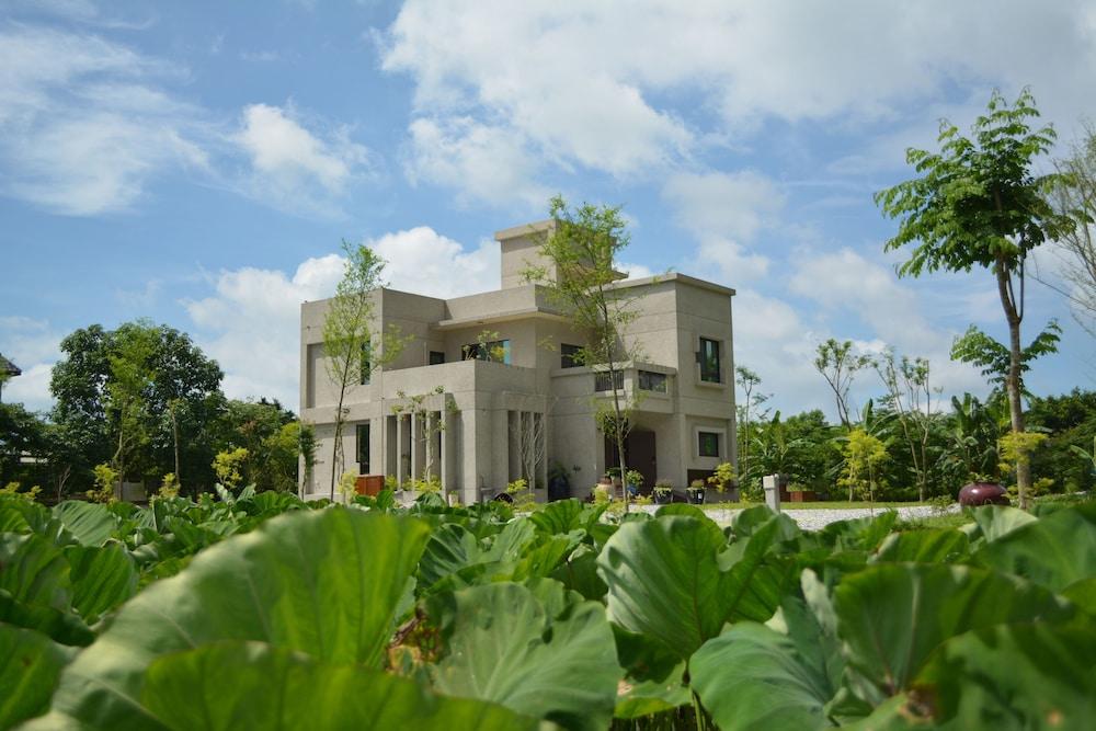 Manor Le Rayon Vert Property Grounds