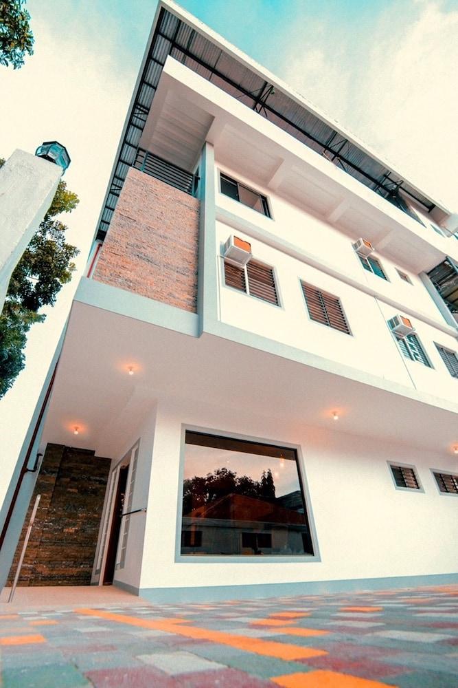 Kingswick Residences and Lodge Exterior