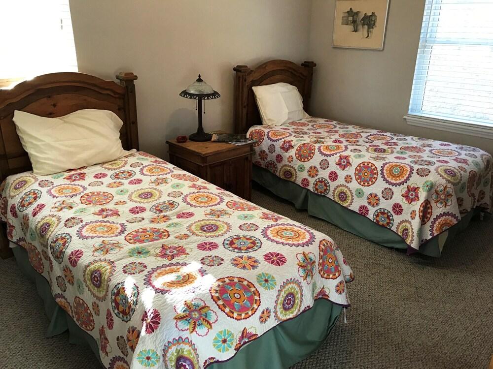 دير ريدج - بيوتيفول ويذ إندليس فيوز!! 2 بد روم كوندو غرفة