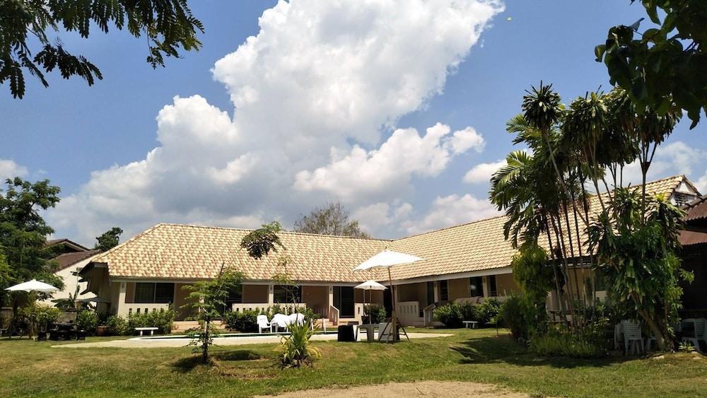Baan Kub Doi Maechaem Exterior