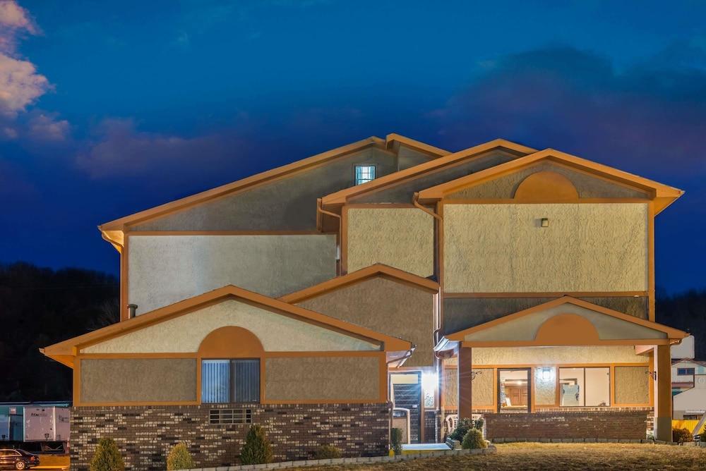 سوبر 8 باي ويندام بدفورد المنطقة الخارجية