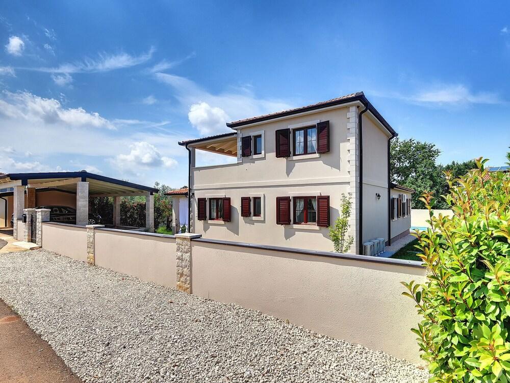 ديتاشد فيلا ويذ برايفت سويمينج بول نير ذا سي المنطقة الخارجية