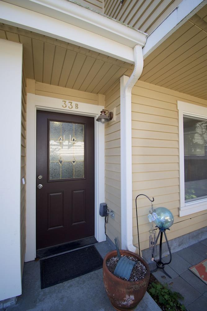 كومفرت آند جرايس أون كوين أن هيل الفندق من الداخل