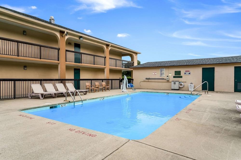 Quality Inn Battleboro Waterslide